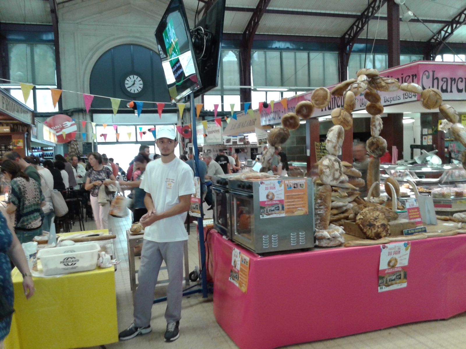 les_halles_de_narbonne_animation_pain_boulangers_boulangerie_epi-d-or_14_mai_2015-32