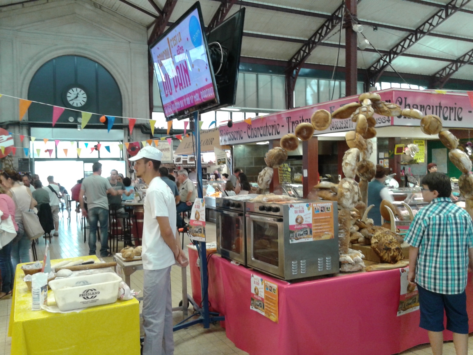 les_halles_de_narbonne_animation_pain_boulangers_boulangerie_epi-d-or_14_mai_2015-33