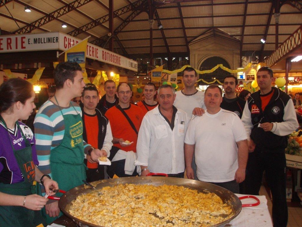 omelette paques halles narbonne 2007 (17)