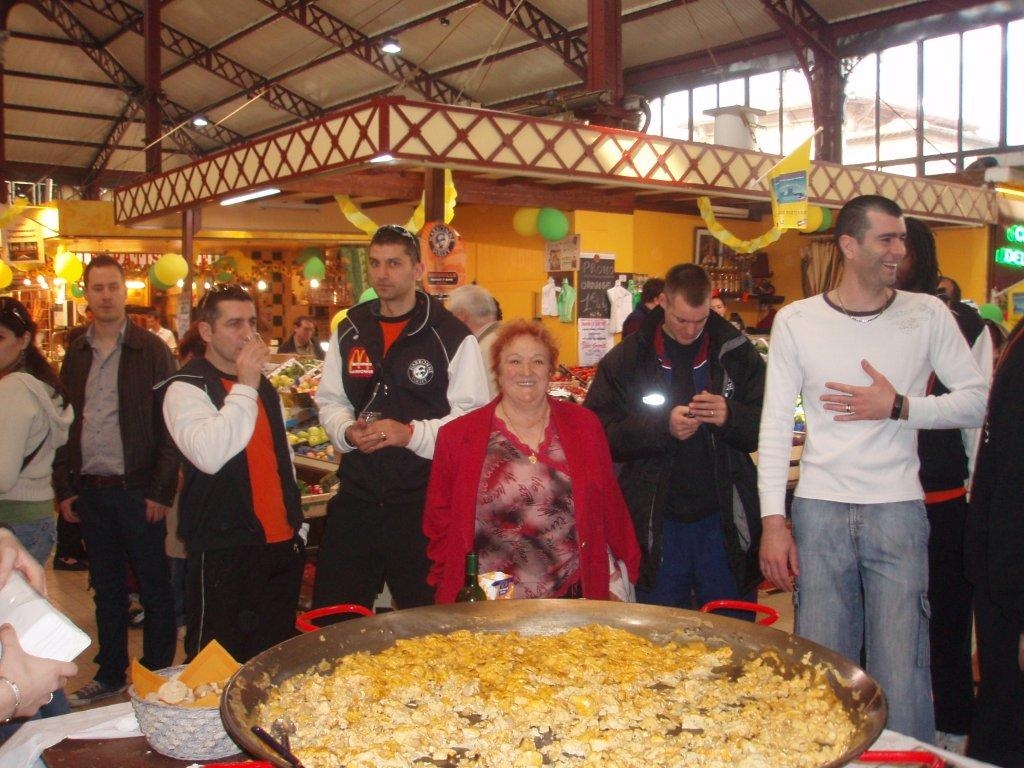 omelette paques halles narbonne 2007 (21)