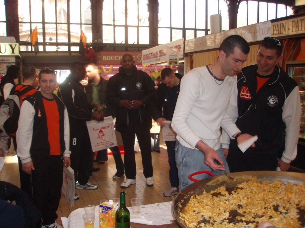omelette paques halles narbonne 2007 (24)