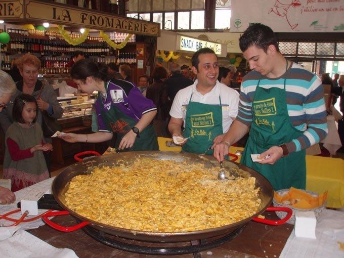 omelette paques halles narbonne 2007 (5)