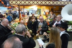 halles_narbonne_animation_paques_rcnm_omelette_chasse-oeuf-27-03-2016-20