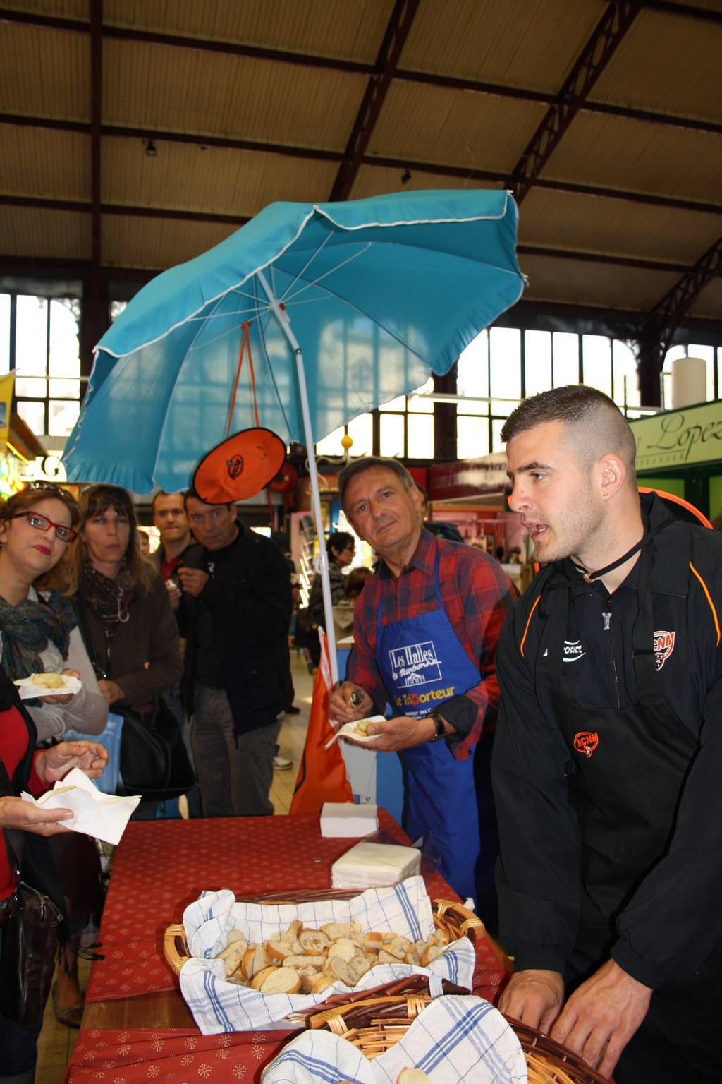 halles_narbonne_paques_omelette_jeanclaude_dreyfus_medaille_touristique_triporteur_rcnm_tignous_pinpin_cocotte_2012-11