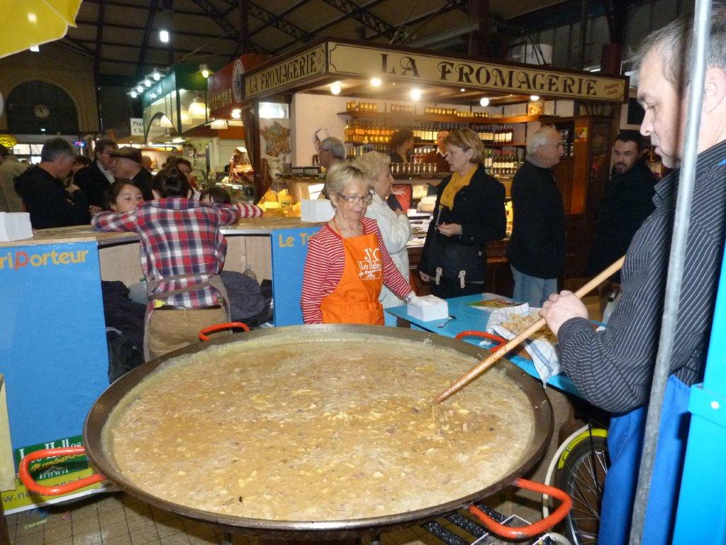 halles_de_narbonne_animation_paques_2013_omelette_pinpin_cocotte_kiki04-