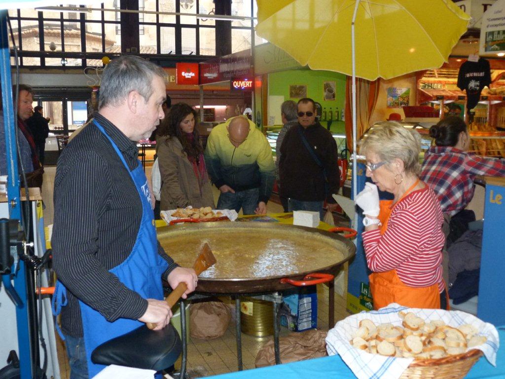 halles_de_narbonne_animation_paques_2013_omelette_pinpin_cocotte_kiki05-