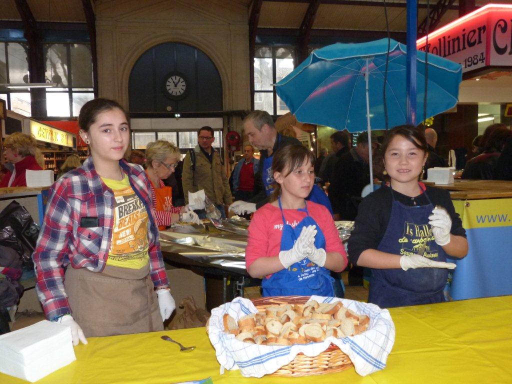halles_de_narbonne_animation_paques_2013_omelette_pinpin_cocotte_kiki09-