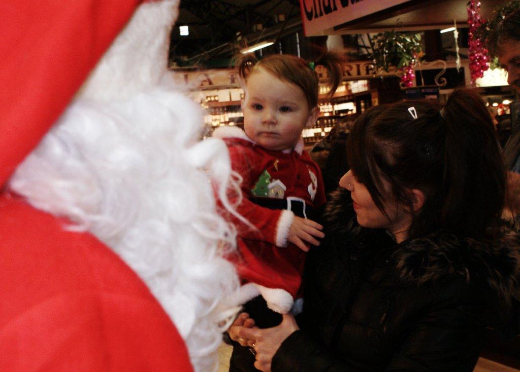 les_halles_de_narbonne_animation_promotion_photos_pere_noel_samedi-21-12-2013-60