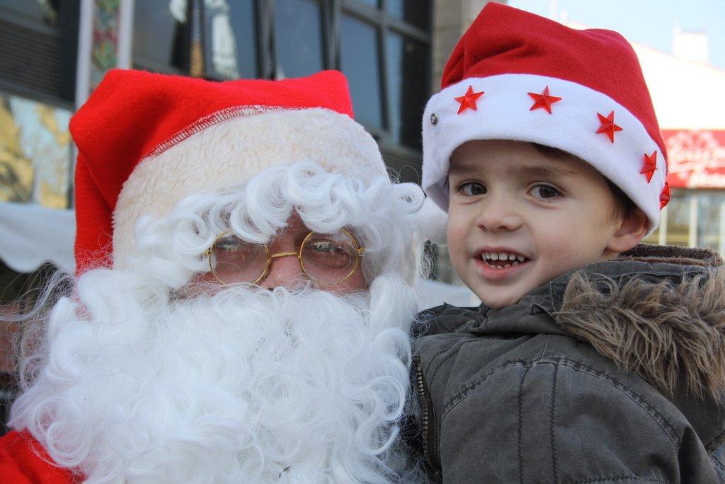 les_halles_de_narbonne_animation_promotion_photos_pere_noel_dimanche-22-12-2013-116
