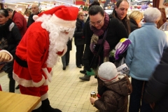 les_halles_de_narbonne_animation_promotion_photos_pere_noel_dimanche-22-12-2013-05