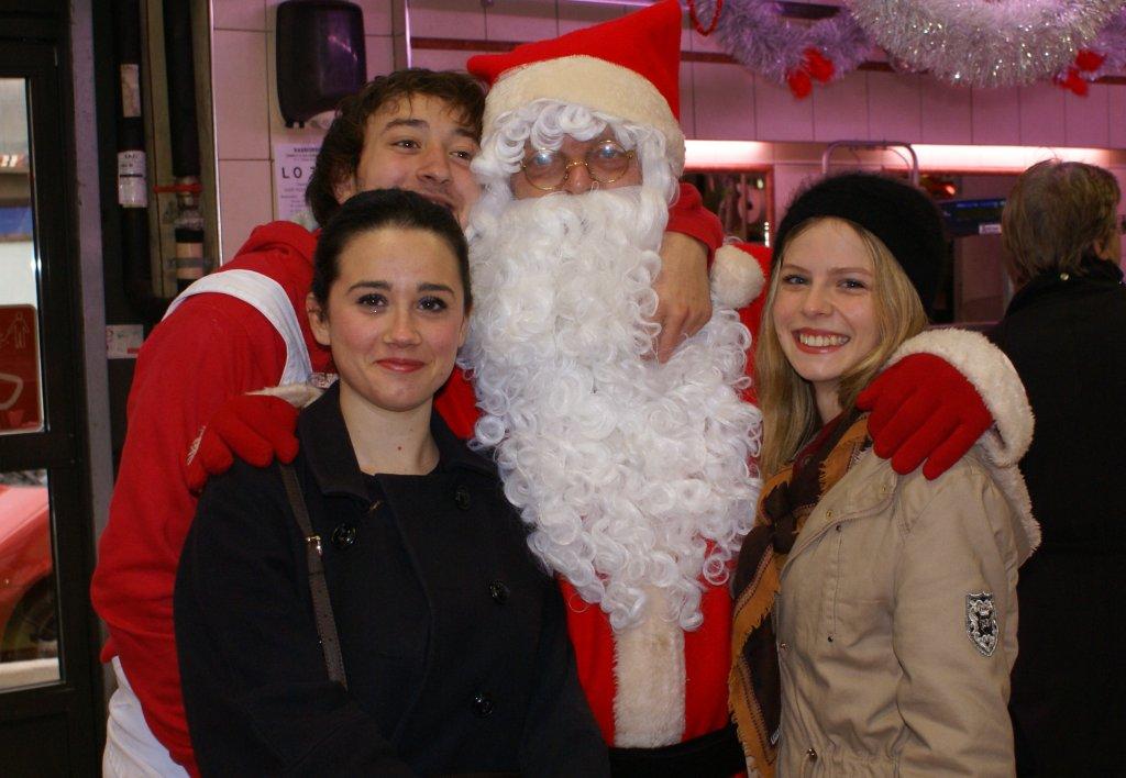 15-les_halles_de_narbonne_animation_promotion_photos_pere_noel_mardi-24-12-2013-