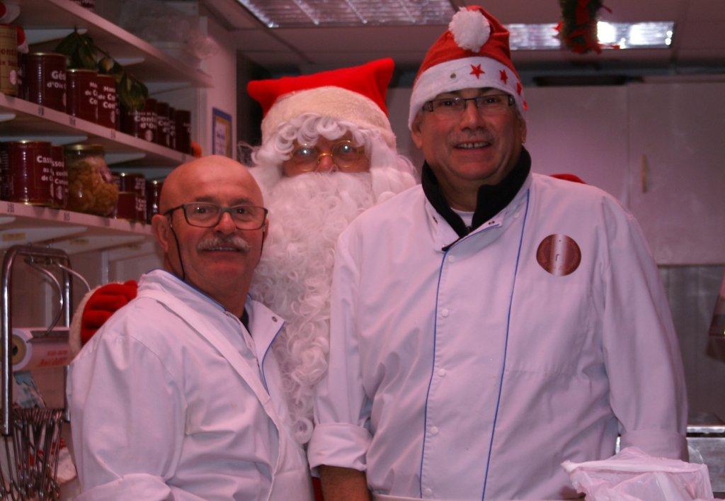 20-les_halles_de_narbonne_animation_promotion_photos_pere_noel_mardi-24-12-2013-
