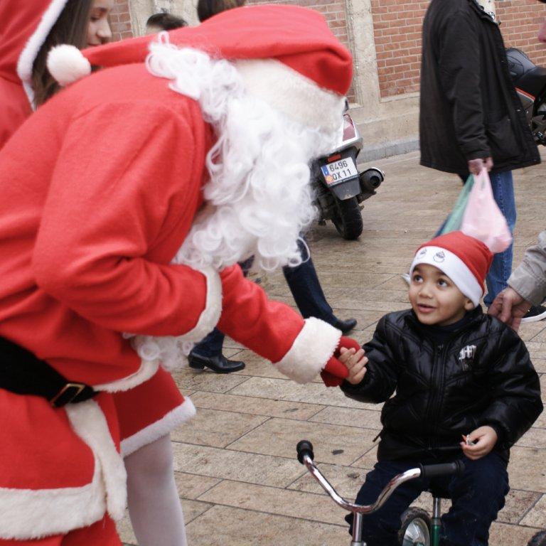 34-les_halles_de_narbonne_animation_promotion_photos_pere_noel_mardi-24-12-2013-
