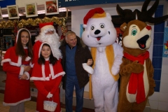 16-les_halles_de_narbonne_animation_promotion_photos_pere_noel_mardi-24-12-2013-