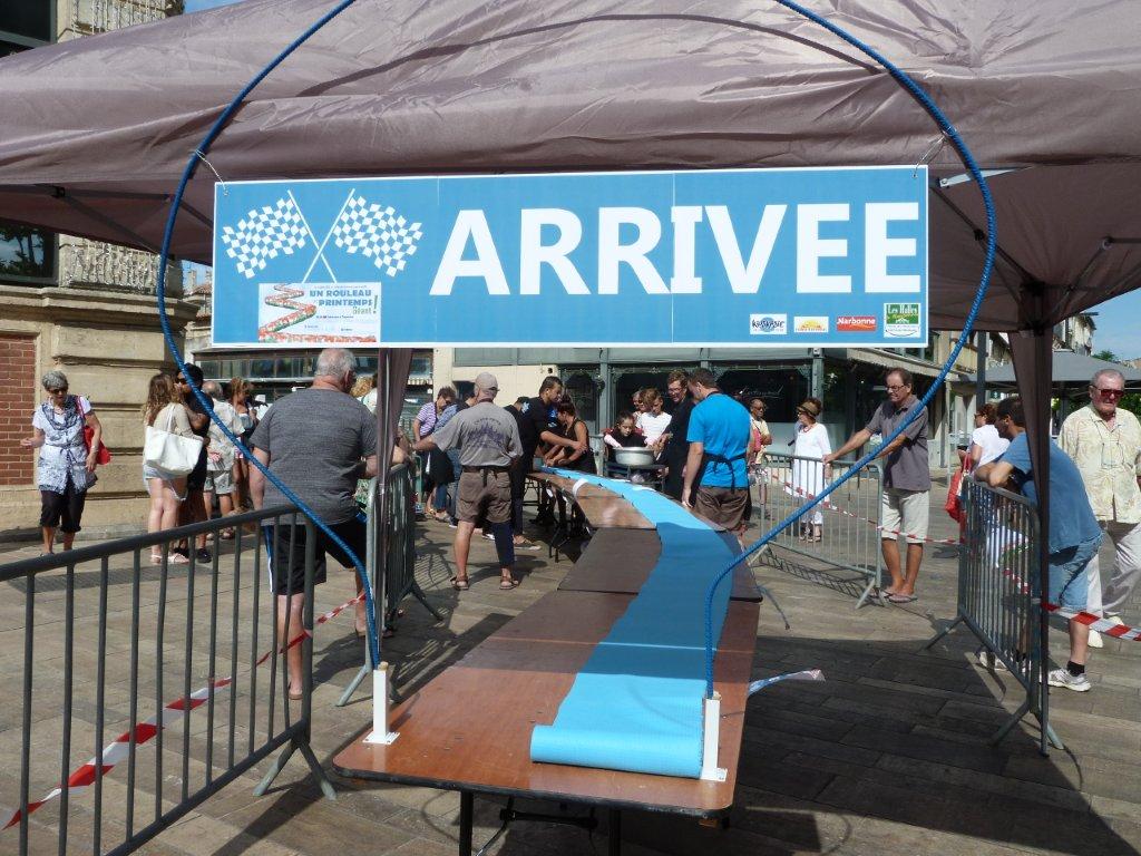 les_halles_de_narbonne_animation_rouleau_de_printemps_kioskasie_2015-35