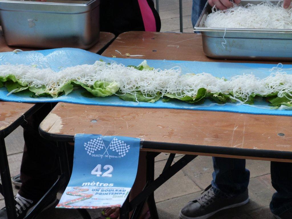 les_halles_de_narbonne_animation_rouleau_de_printemps_kioskasie_2015-40