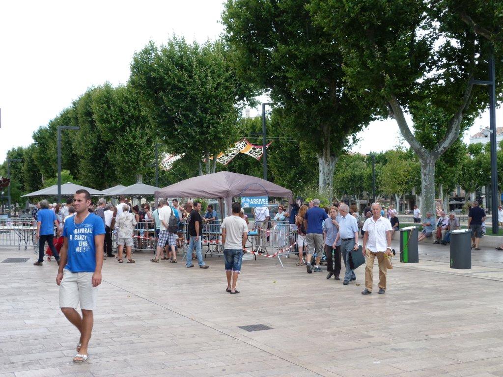 les_halles_de_narbonne_animation_rouleau_de_printemps_kioskasie_2015-47
