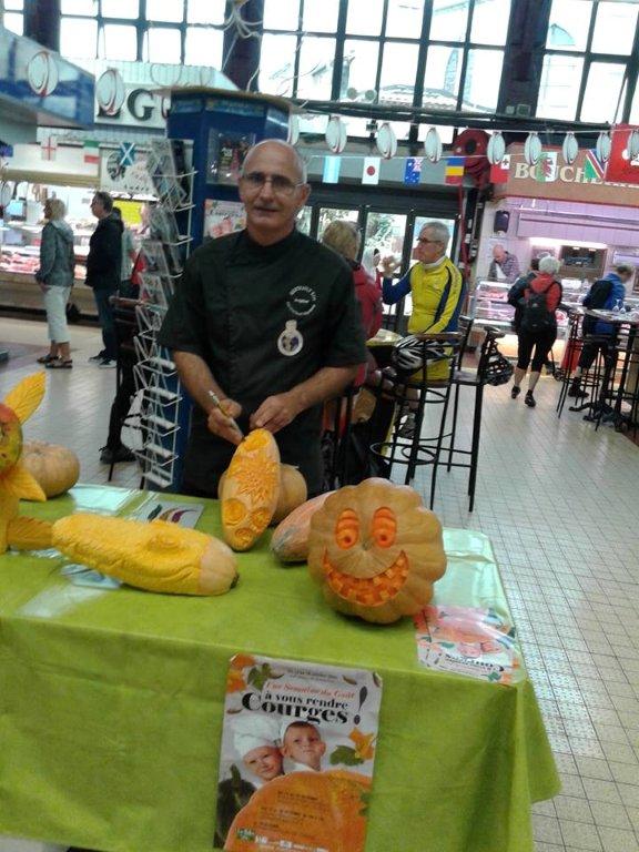 halles_narbonne_semaine_du_gout_courges_sculpteur_eric_berthault_cakes_soupes_degustation_animation_2015-02