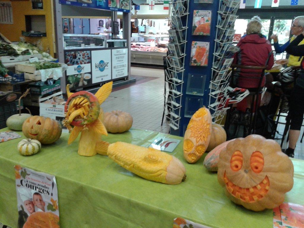 halles_narbonne_semaine_du_gout_courges_sculpteur_eric_berthault_cakes_soupes_degustation_animation_2015-10