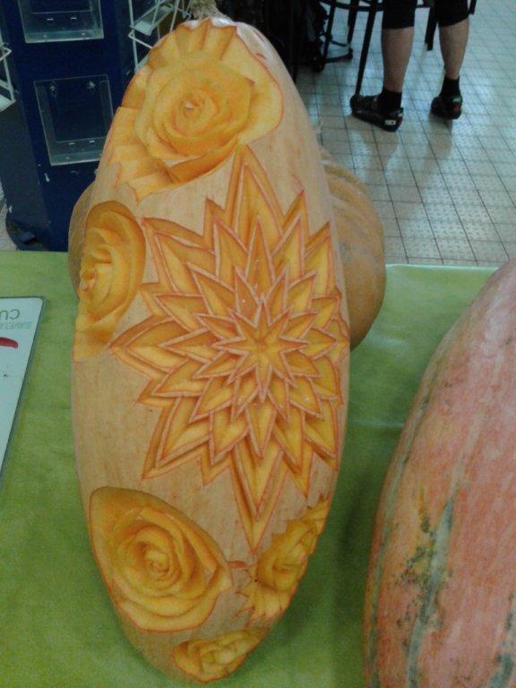 halles_narbonne_semaine_du_gout_courges_sculpteur_eric_berthault_cakes_soupes_degustation_animation_2015-11