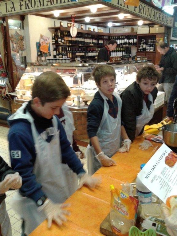 halles_narbonne_semaine_du_gout_courges_sculpteur_eric_berthault_cakes_soupes_degustation_animation_2015-16