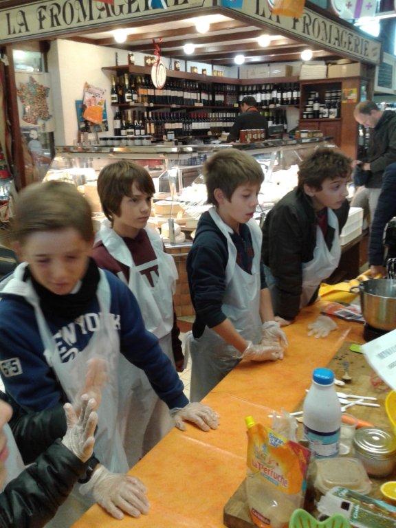 halles_narbonne_semaine_du_gout_courges_sculpteur_eric_berthault_cakes_soupes_degustation_animation_2015-17
