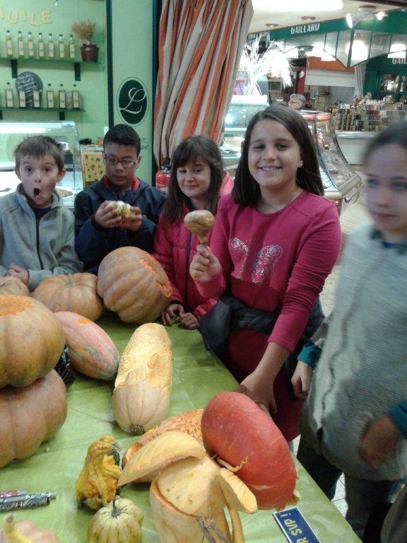 halles_narbonne_semaine_du_gout_courges_sculpteur_eric_berthault_cakes_soupes_degustation_animation_2015-19