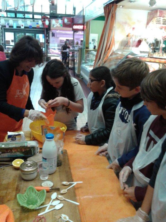 halles_narbonne_semaine_du_gout_courges_sculpteur_eric_berthault_cakes_soupes_degustation_animation_2015-21