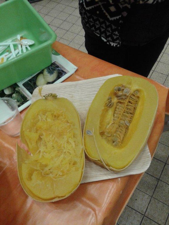 halles_narbonne_semaine_du_gout_courges_sculpteur_eric_berthault_cakes_soupes_degustation_animation_2015-23