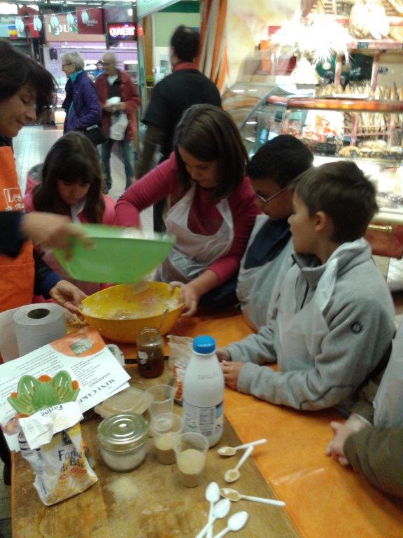 halles_narbonne_semaine_du_gout_courges_sculpteur_eric_berthault_cakes_soupes_degustation_animation_2015-32