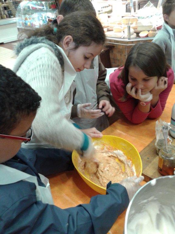 halles_narbonne_semaine_du_gout_courges_sculpteur_eric_berthault_cakes_soupes_degustation_animation_2015-33