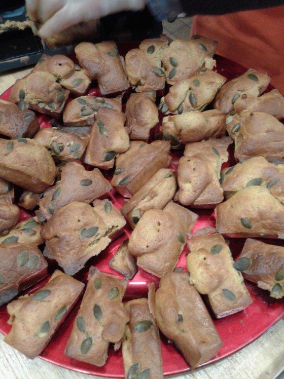 halles_narbonne_semaine_du_gout_courges_sculpteur_eric_berthault_cakes_soupes_degustation_animation_2015-34