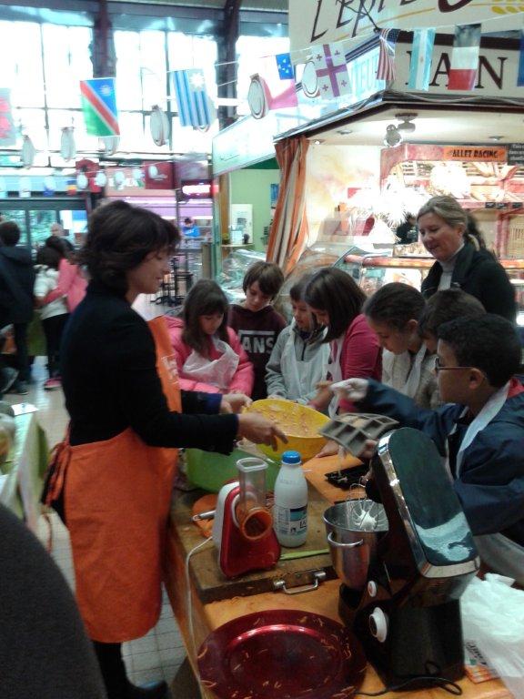 halles_narbonne_semaine_du_gout_courges_sculpteur_eric_berthault_cakes_soupes_degustation_animation_2015-35