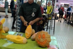 halles_narbonne_semaine_du_gout_courges_sculpteur_eric_berthault_cakes_soupes_degustation_animation_2015-02