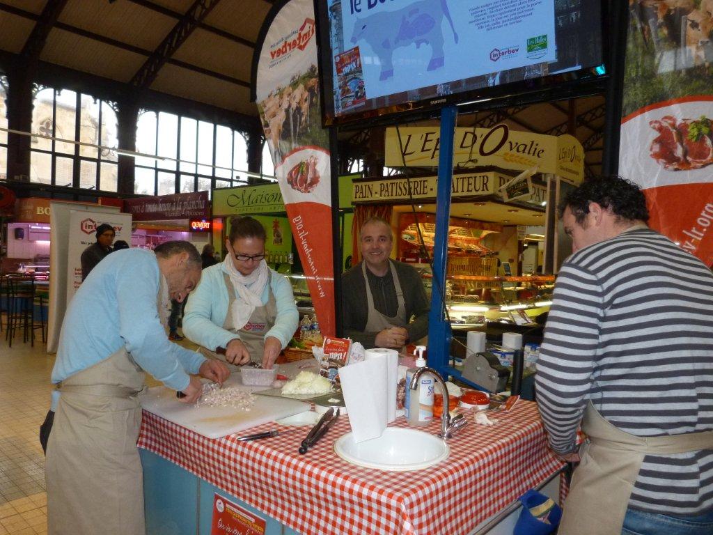 les_halles_de_narbonne_animation_promotion_produits_tripiers_interbev_benoit_carquet_champion_de_france_cuisine_plancha-22-11-2013-01