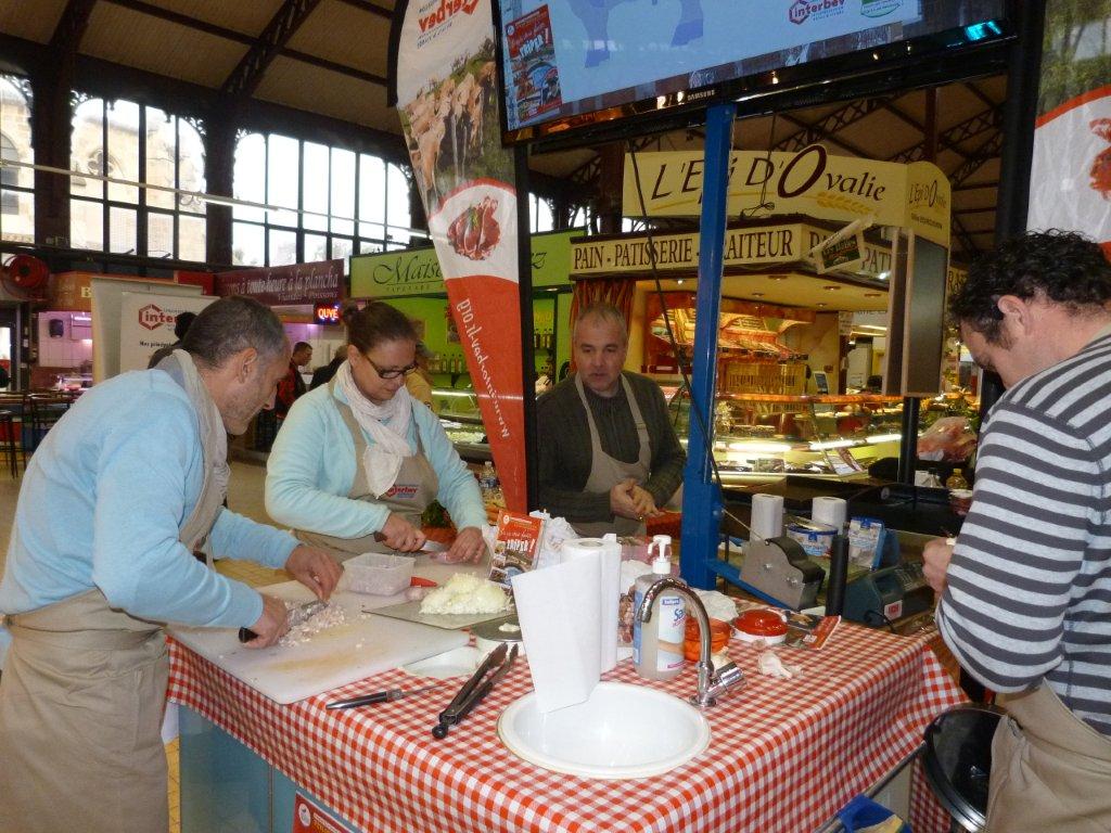 les_halles_de_narbonne_animation_promotion_produits_tripiers_interbev_benoit_carquet_champion_de_france_cuisine_plancha-22-11-2013-02
