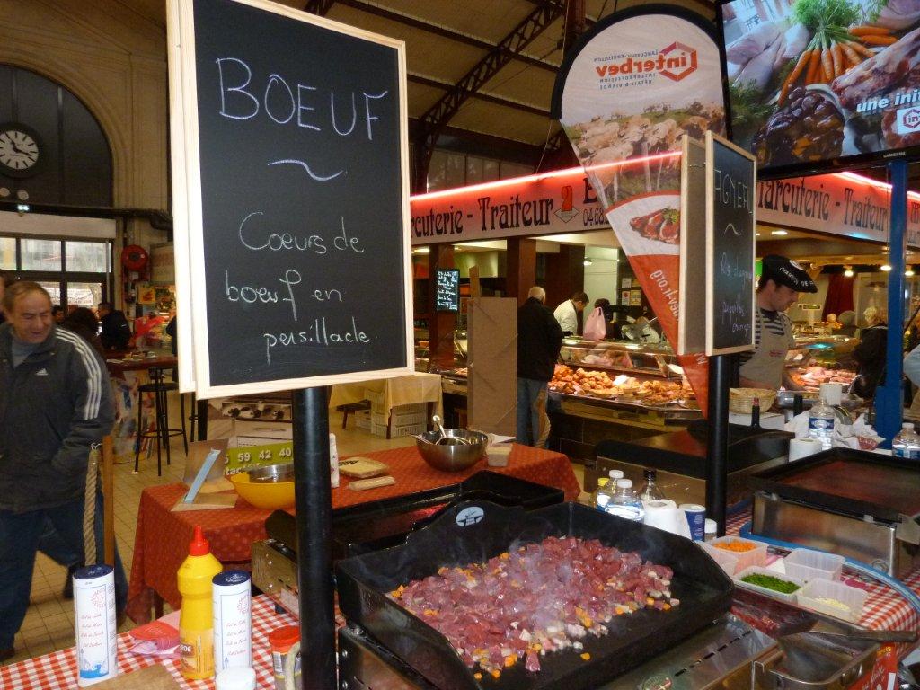les_halles_de_narbonne_animation_promotion_produits_tripiers_interbev_benoit_carquet_champion_de_france_cuisine_plancha-22-11-2013-11