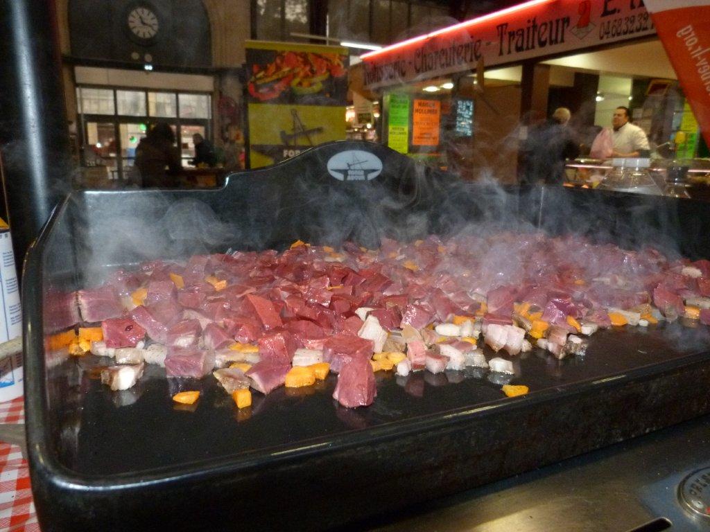 les_halles_de_narbonne_animation_promotion_produits_tripiers_interbev_benoit_carquet_champion_de_france_cuisine_plancha-22-11-2013-12
