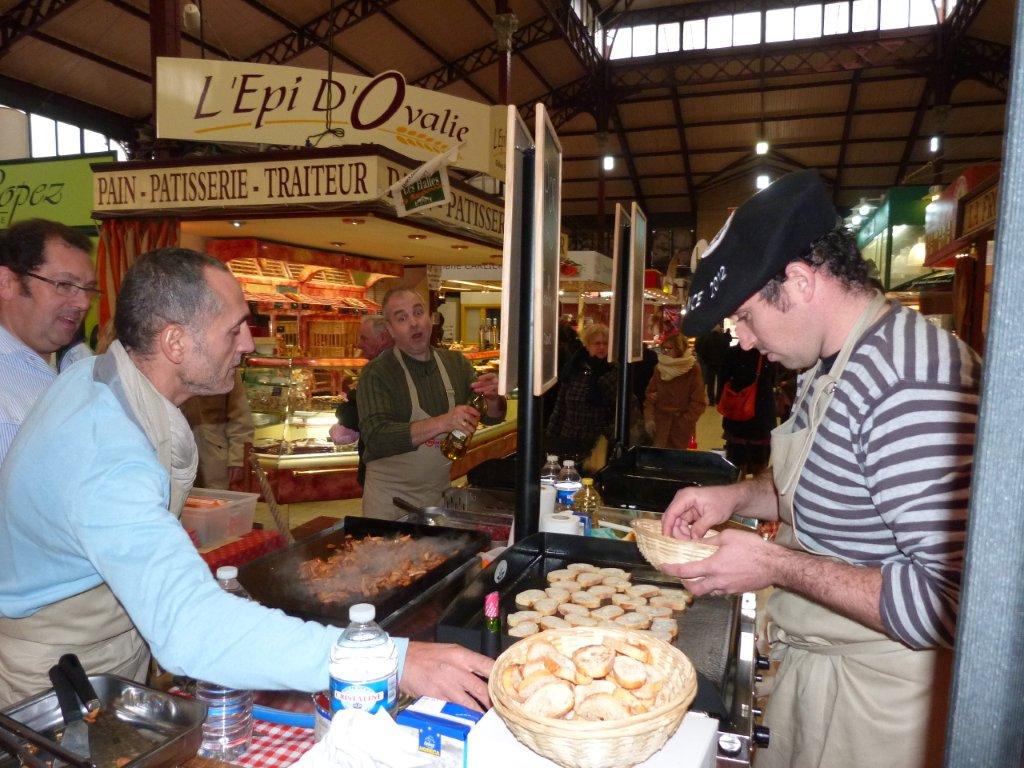 les_halles_de_narbonne_animation_promotion_produits_tripiers_interbev_benoit_carquet_champion_de_france_cuisine_plancha-22-11-2013-14