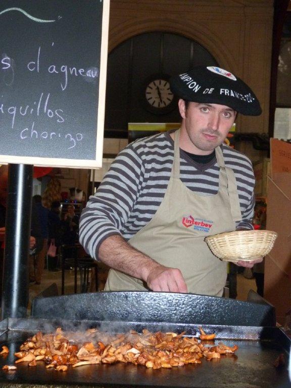 les_halles_de_narbonne_animation_promotion_produits_tripiers_interbev_benoit_carquet_champion_de_france_cuisine_plancha-22-11-2013-15