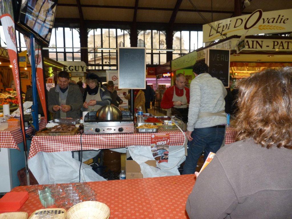 les_halles_de_narbonne_animation_promotion_produits_tripiers_interbev_benoit_carquet_champion_de_france_cuisine_plancha-23-11-2013-03