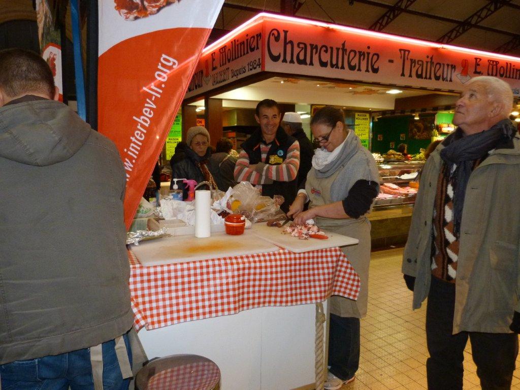 les_halles_de_narbonne_animation_promotion_produits_tripiers_interbev_benoit_carquet_champion_de_france_cuisine_plancha-23-11-2013-05