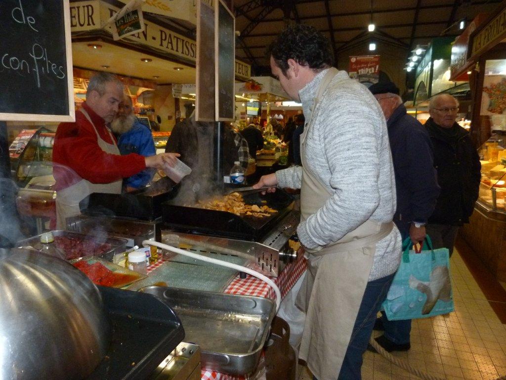 les_halles_de_narbonne_animation_promotion_produits_tripiers_interbev_benoit_carquet_champion_de_france_cuisine_plancha-23-11-2013-08