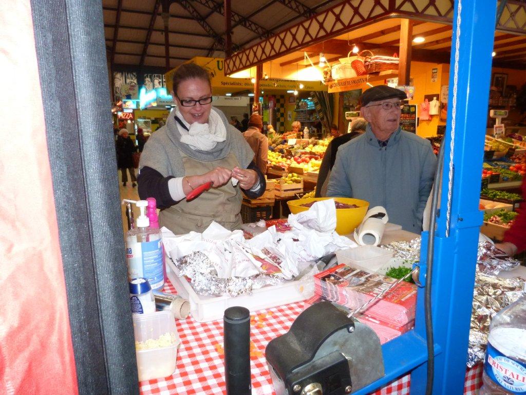 les_halles_de_narbonne_animation_promotion_produits_tripiers_interbev_benoit_carquet_champion_de_france_cuisine_plancha-23-11-2013-09