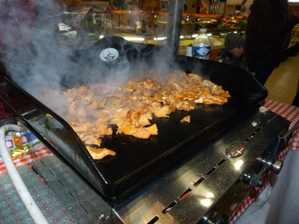 les_halles_de_narbonne_animation_promotion_produits_tripiers_interbev_benoit_carquet_champion_de_france_cuisine_plancha-23-11-2013-10