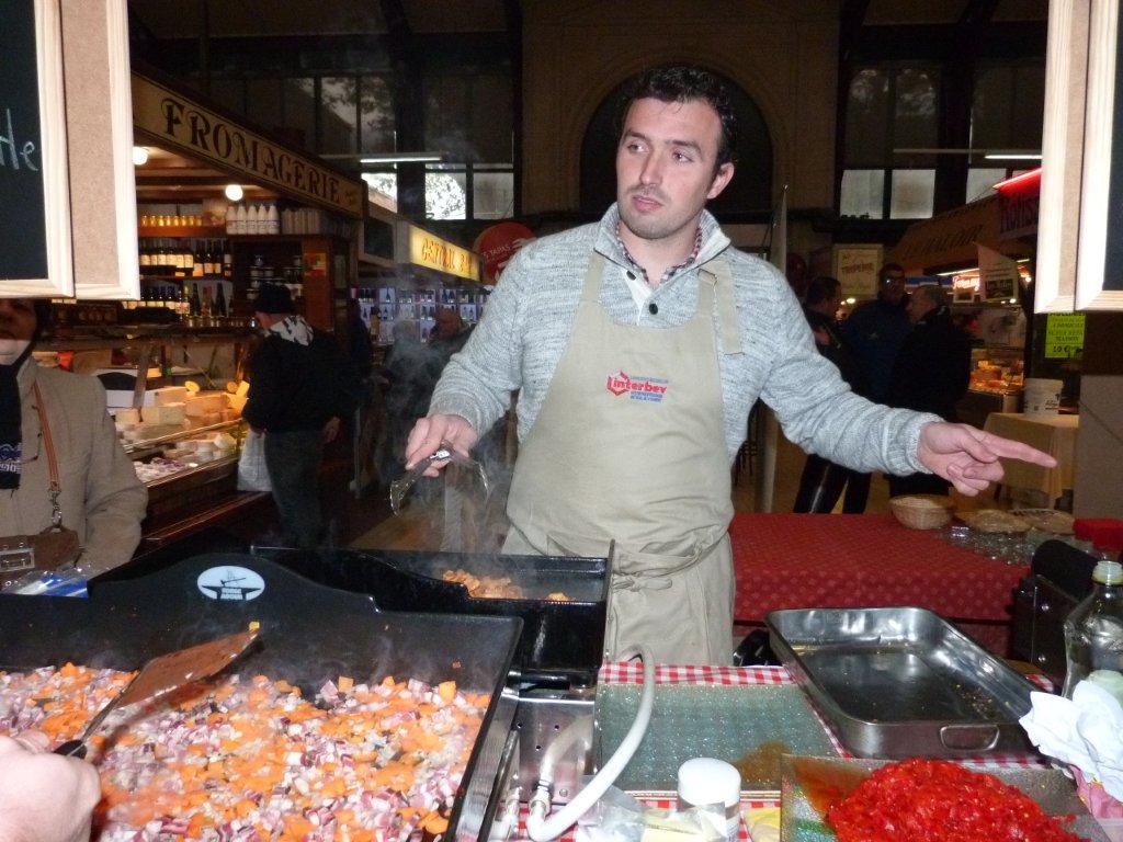 les_halles_de_narbonne_animation_promotion_produits_tripiers_interbev_benoit_carquet_champion_de_france_cuisine_plancha-23-11-2013-11
