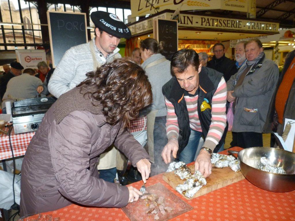 les_halles_de_narbonne_animation_promotion_produits_tripiers_interbev_benoit_carquet_champion_de_france_cuisine_plancha-23-11-2013-14