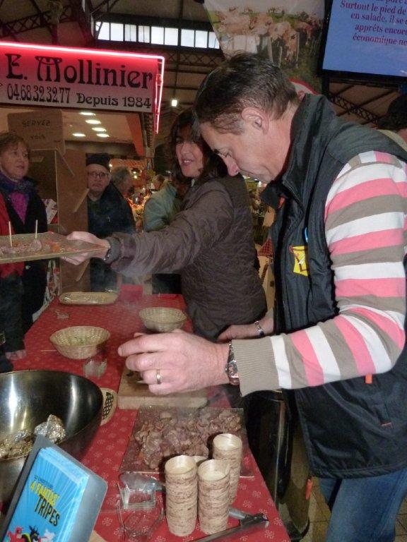 les_halles_de_narbonne_animation_promotion_produits_tripiers_interbev_benoit_carquet_champion_de_france_cuisine_plancha-23-11-2013-17