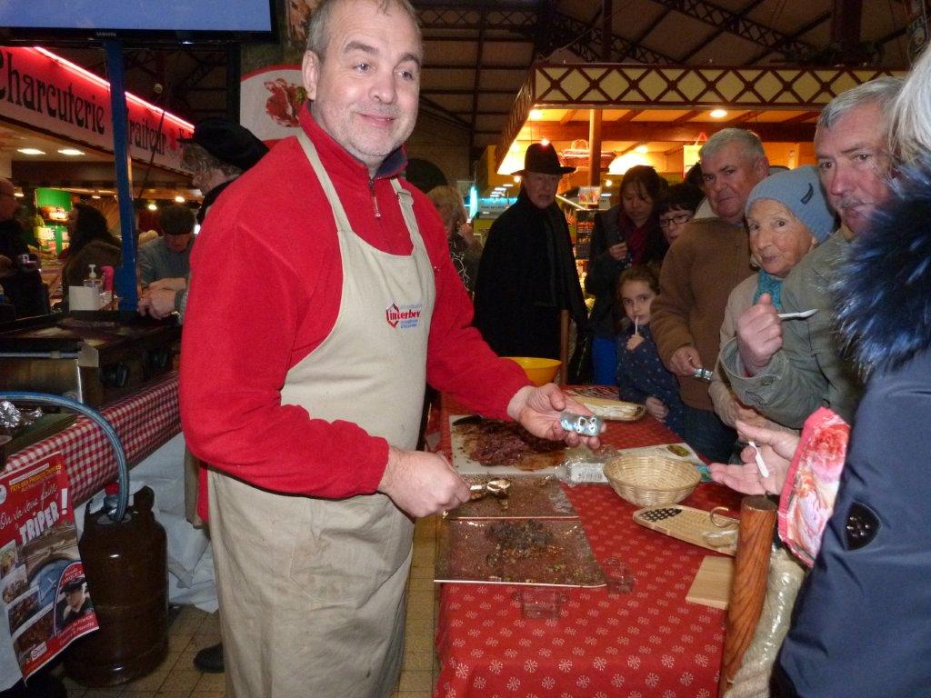 les_halles_de_narbonne_animation_promotion_produits_tripiers_interbev_benoit_carquet_champion_de_france_cuisine_plancha-23-11-2013-19