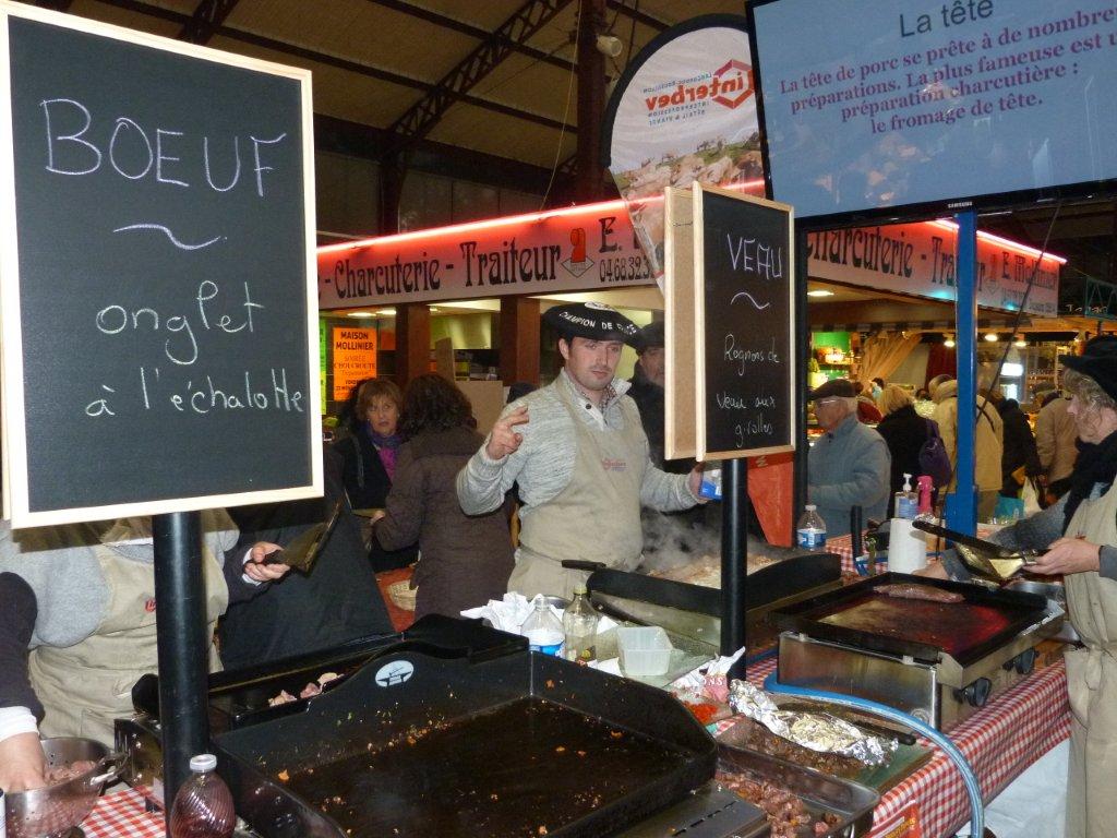 les_halles_de_narbonne_animation_promotion_produits_tripiers_interbev_benoit_carquet_champion_de_france_cuisine_plancha-23-11-2013-21